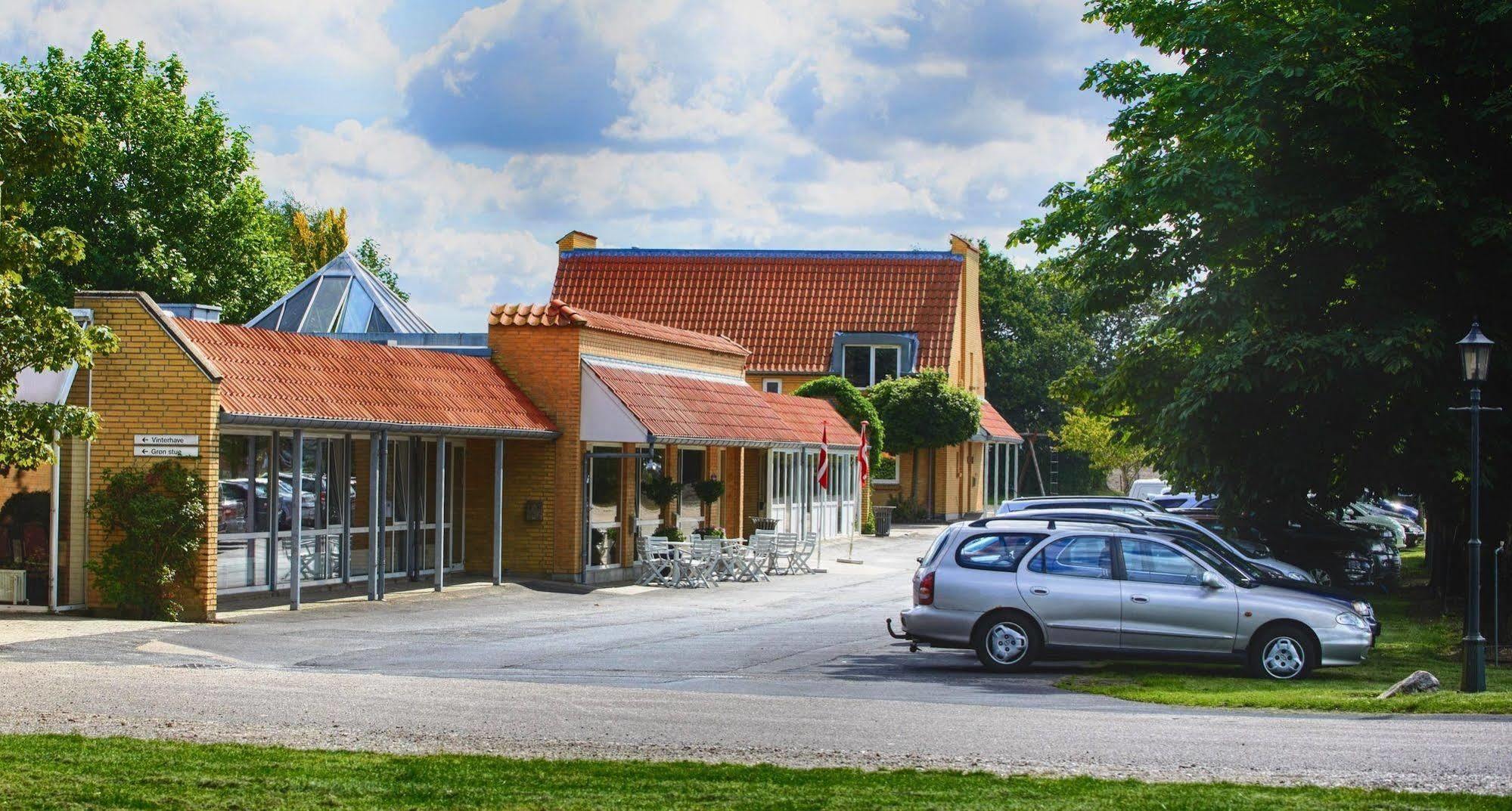 Fjelsted Skov Hotel & Konference Ejby  Buitenkant foto