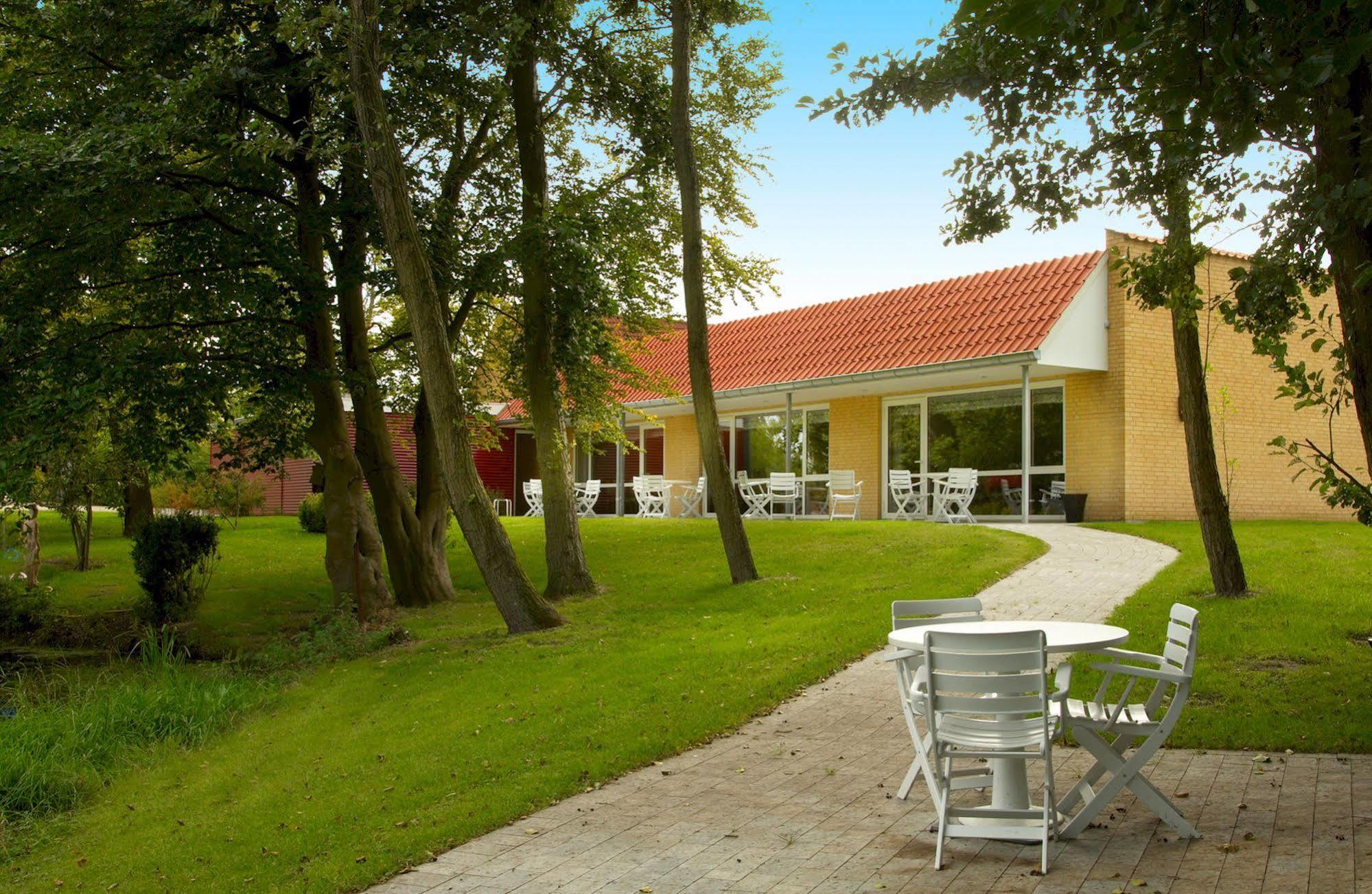 Fjelsted Skov Hotel & Konference Ejby  Buitenkant foto